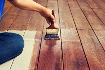 Rénovation de plancher : redonner éclat et protection au bois franc